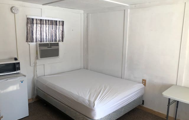 Brooklyn Resort | Nice little studio units at Wolf Lake Resort