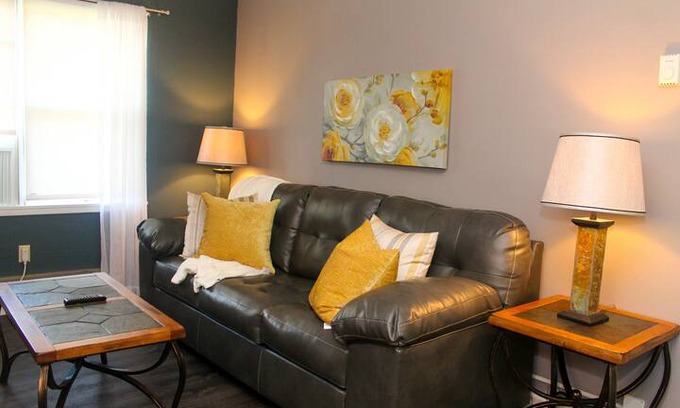 Redfield Apartment | *****SLEEPS 5 REDFIELD, SD * HUNTERS WELCOME!*****