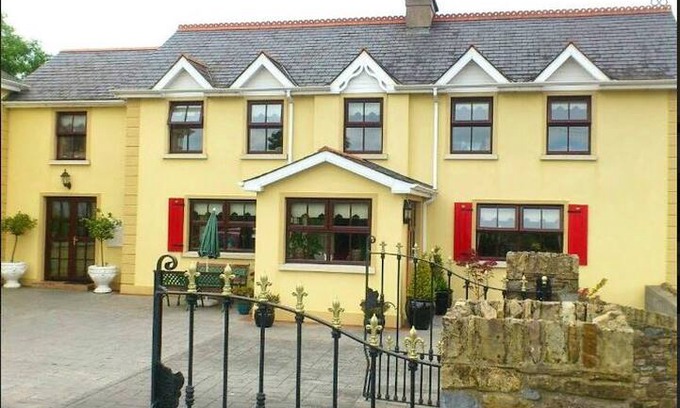 Kilmacow Bed & Breakfast | Twin Rm at Grannagh Castle House B&B