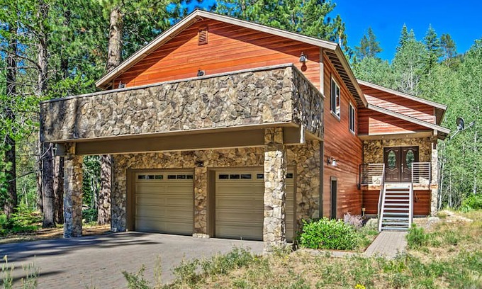 Christmas Valley House | 'Finley's Place' South Lake Tahoe Home Near Shore!