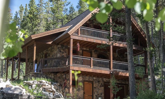 Salida Cabin | Pet Friendly Monarch Crest Chalet