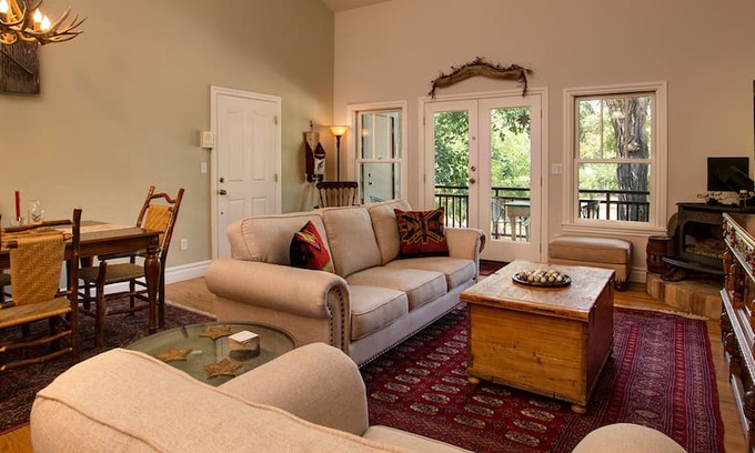 Murphys Apartment | The Loft on Main - V Vacation Rentals