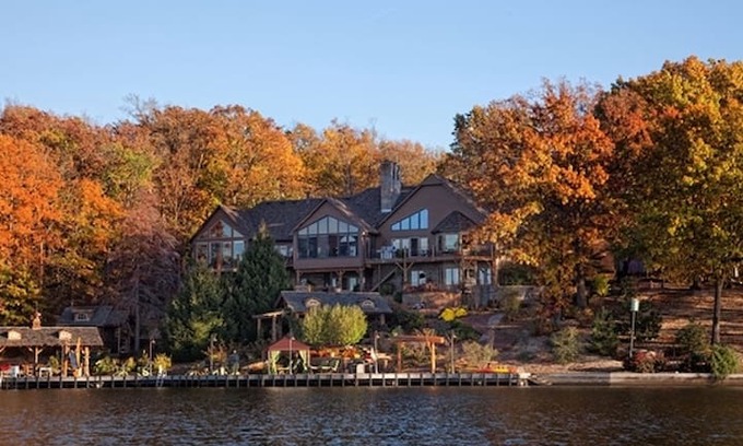 Bella Vista House | Cedar Lodge Arkansas Resort Lake Front Retreat