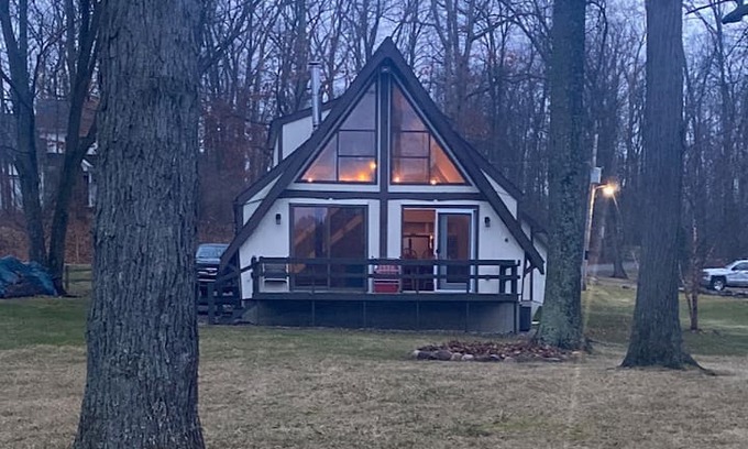 Fremont Cabin | A-Frame Cottage on Lake Minifenokee