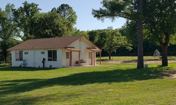Nocona House | Lazy K Cove RV Park and Motel Room 1