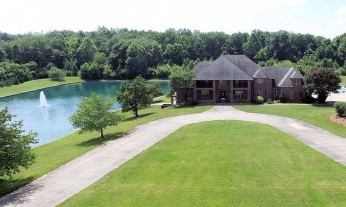 Sullivan House | Five Willows Bed & Breakfast and Event Venue