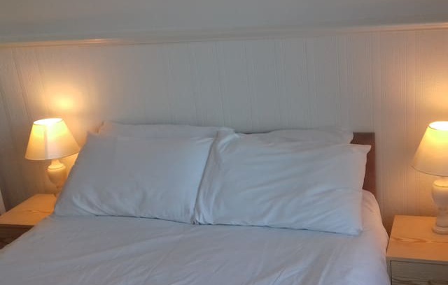 Weston-super-Mare Apartment | Apartment-Private Bathroom-Apt-2 2-bed 1-shwr 5-ppl