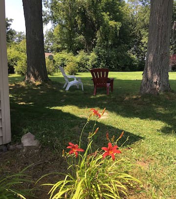 Fredonia House | Lakefront Lily Cabin