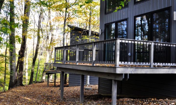 Salem Cabin | "THE MOON" - Creek Ridge Cabins at Lexington