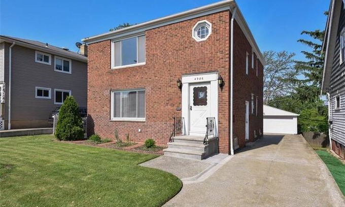 Garfield Heights Apartment | Red House #1 --10M to Solon, Near I480 & freeways!