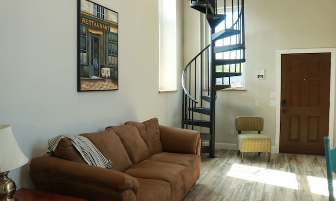 St. James Apartment | Della Stay at The Old Opera House
