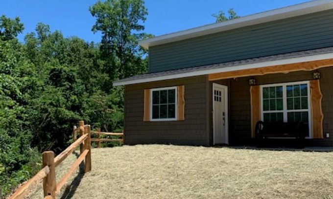 Trenton Cabin | Huckleberry Cottage "cottage with a view"