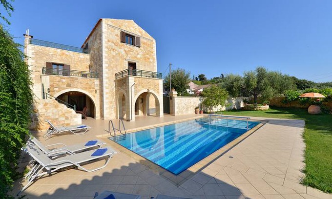 Pyrgos Psilonerou Villa | Joanna Villa with private pool, 1km from the beach