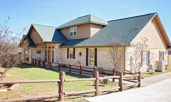 Canton House | Durham's Roost at The Silver Spur Resort
