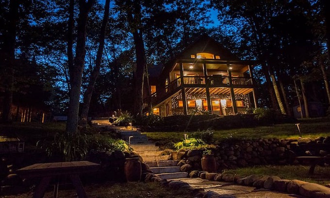 Chief Lake Cabin | Dream Catcher Lodge/Eagles' Nest- Spectacular!