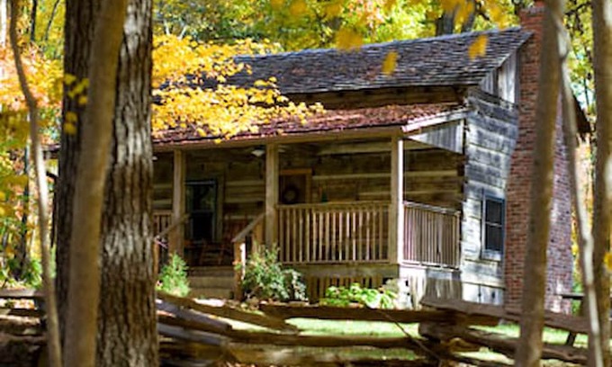 Clinton Cabin | The Cabins On Cedar Ridge -Foust Cabin