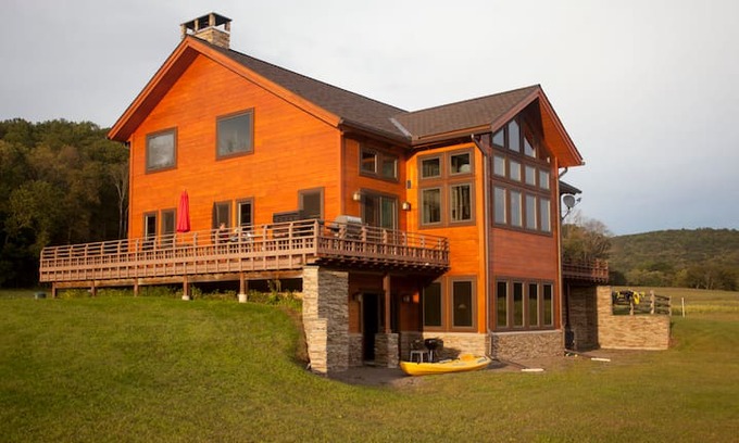 Damascus House | Delaware River Waterside Hideaway Private