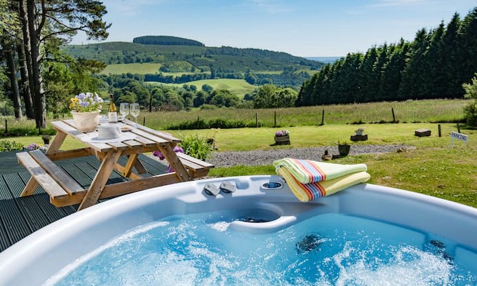 Crieff Cabin | Secluded hillside cottage, ideal romantic hideaway