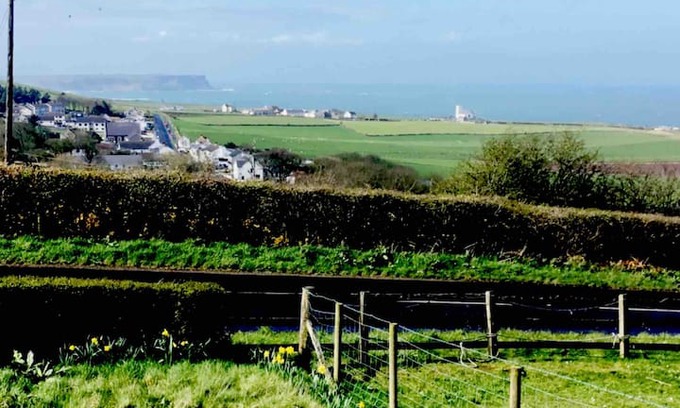 Ballycastle Cabin | Ballintoy View Cottage with spectacular views