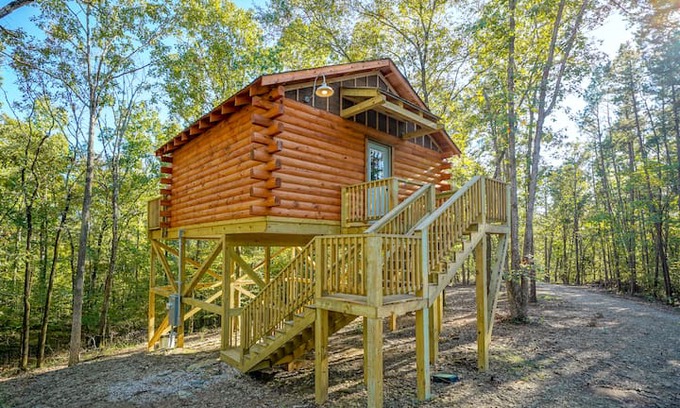 Mid America Other | Whispering Pines Treehouse