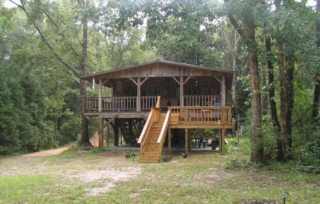 Stone County Cabin | Peaceful Wiggins Cabin overlooking Red Creek