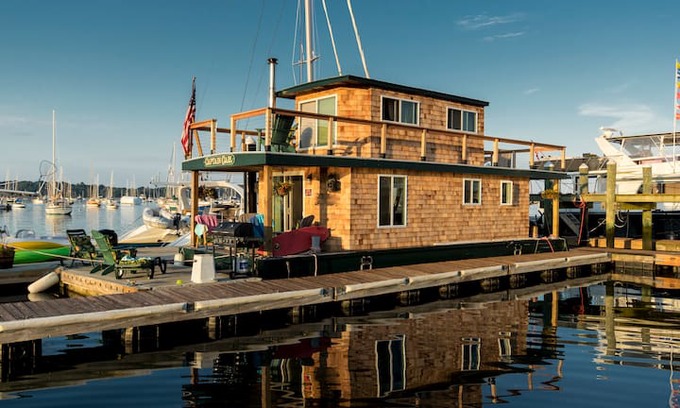 The Point Boat Rental | Casey's Houseboat - "Capt. Carl"
