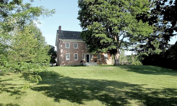 Coxsackie House | Windrift Hall - Your Sanctuary on a Private Lake