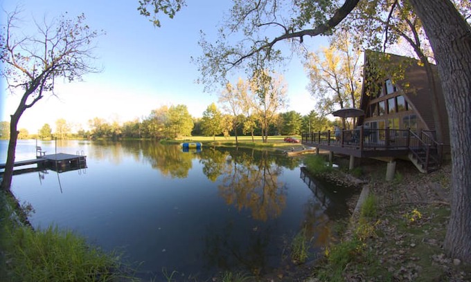 Penfield House | Secluded Lakehouse near Champaign