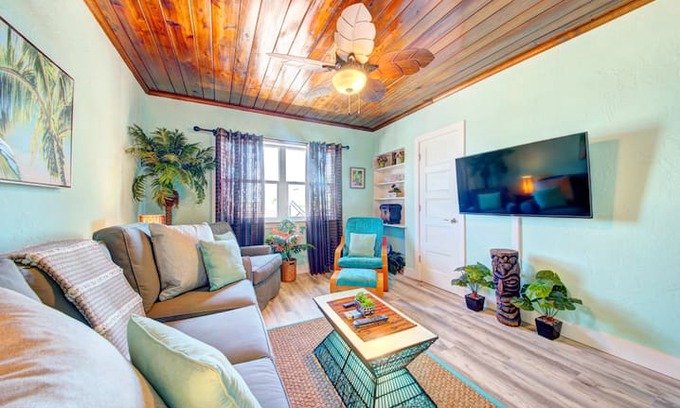 Cocoa Beach Apartment | The Palm Hut apartment in downtown Cocoa Beach