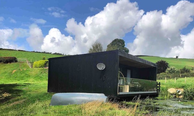 Abergele House | The Pond and Stars Cabin
