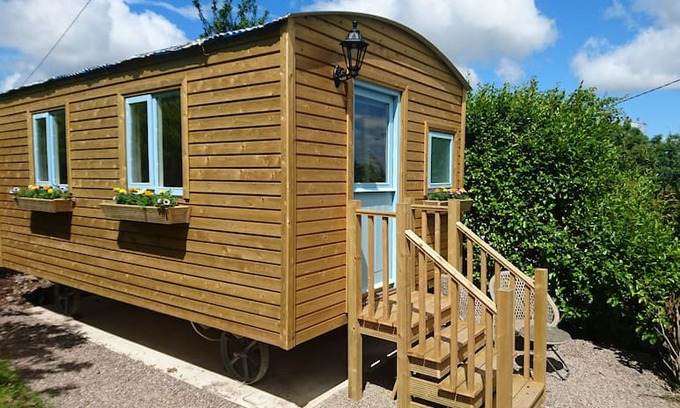 MacGillycuddy's Reeks House | Shepherd's Hut - Glamping in the Ring of Kerry