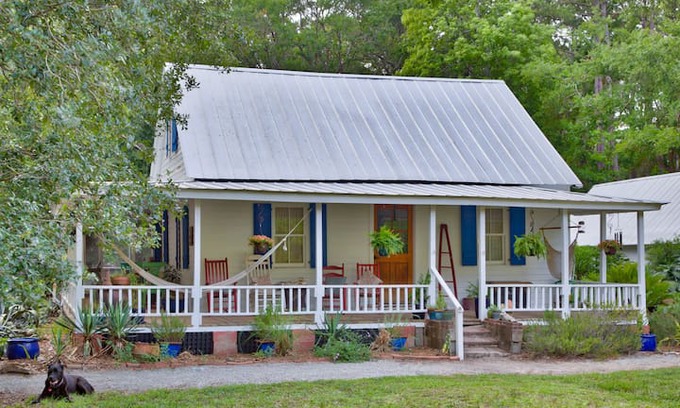 Daufuskie Island Cabin | The Oyster Cottage on Daufuskie with Golf Cart