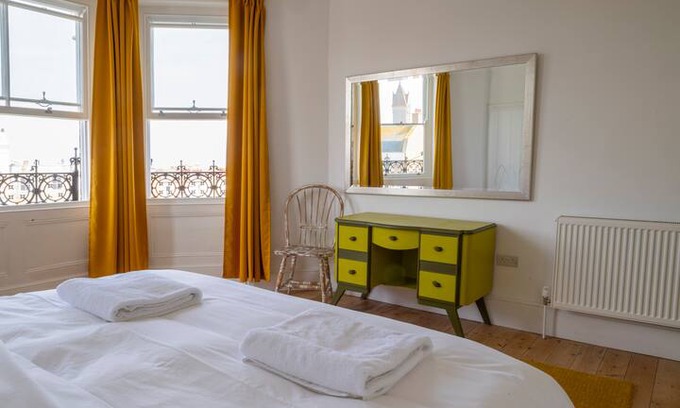 Margate House | Magical Margate Townhouse, 2 Family/2 Bubble Stays