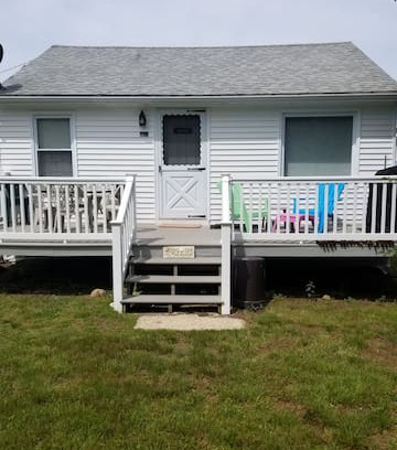 Snug Harbor Cabin | THE WHITECAP COTTAGE