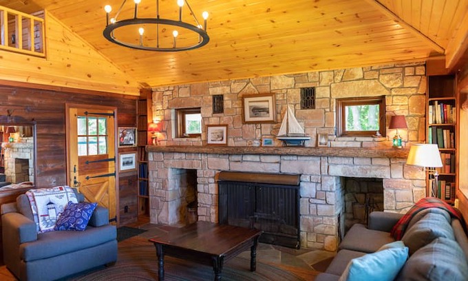 Idlewild Cabin | Sunrise Cabin on Cedarbirch Island, Door County