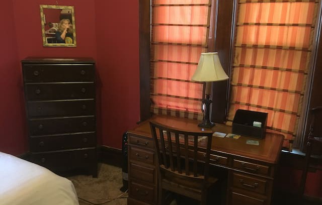 Old North Columbus House | Red Room Ten Minutes from OSU
