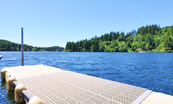 Florence House | Whispering Pines on Mercer Lake with Private Dock!