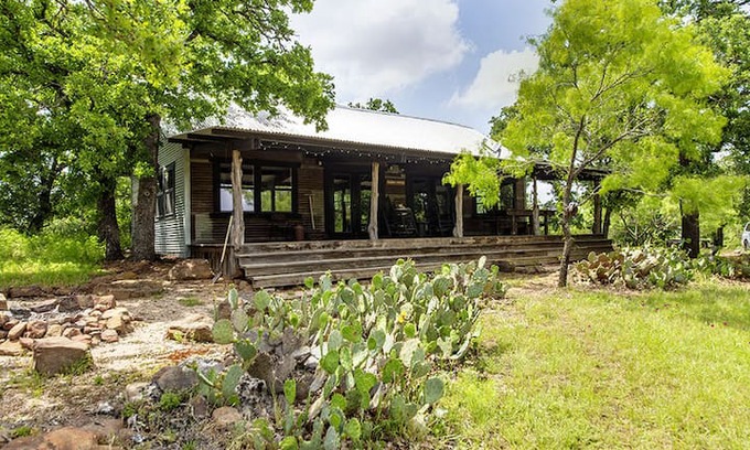 Fredericksburg Cabin | Absolutely Charming Tin Roof Cottage, 2/2 Rustic Cabin, Great Hill Country Views