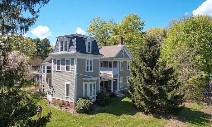 East Haddam Apartment | The Federal Suite at the Wisteria Rest