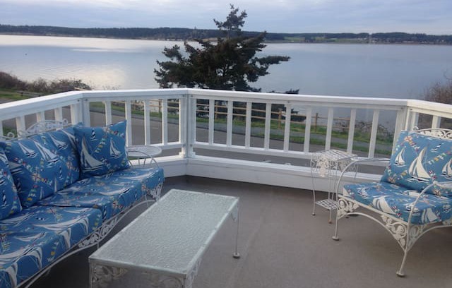 Coupeville Apartment | Float On Inn-amazing views --3 blocks to town!