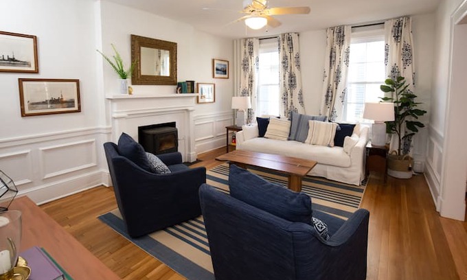 Chestertown House | Duchess of Kent: Walk to downtown & College