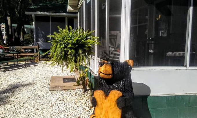 Salt Springs Cabin | The Bear Cottage at Salt Springs Resort