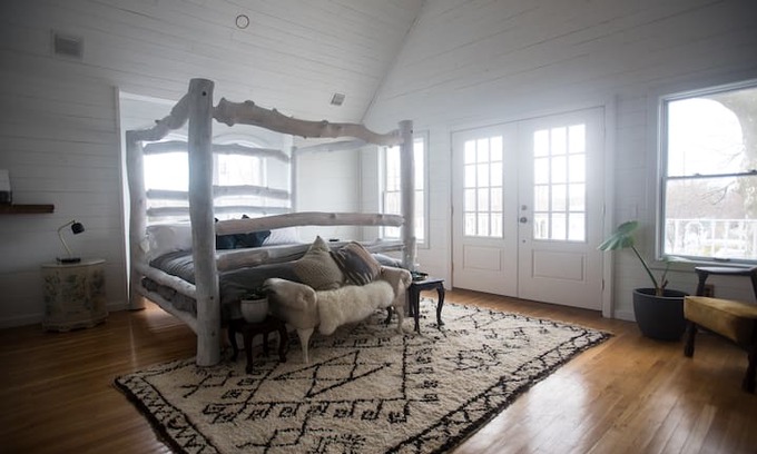 Greenport Hotel | The Lin Beach House -- Lillian's Suite