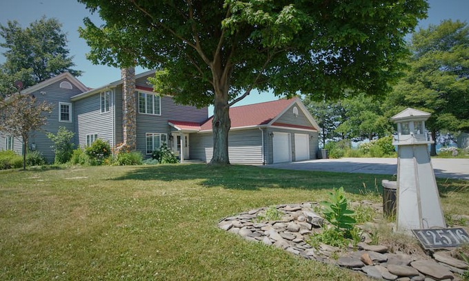 North East House | The Grape Lake Escape