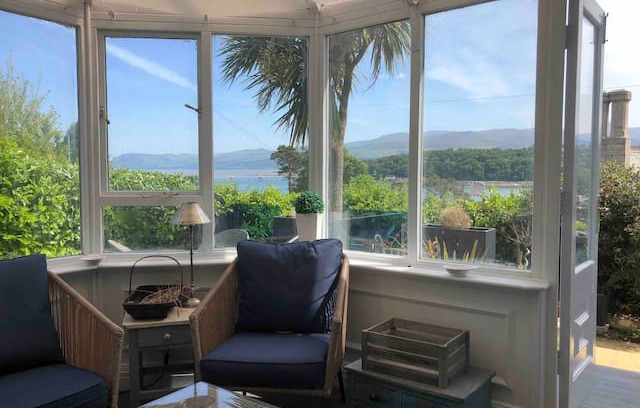 Menai Bridge Cabin | Bay Tree Cottage- Menai Bridge, Anglesey