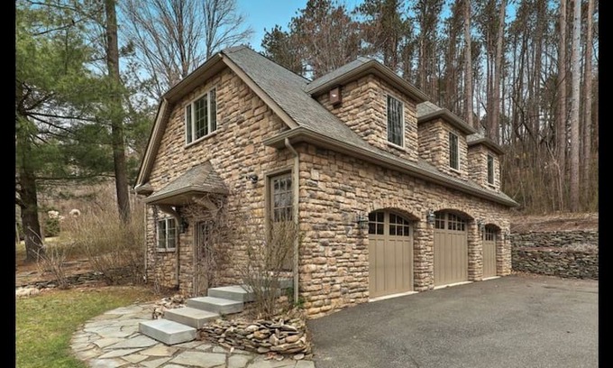 Far Hills Apartment | Delightful Carriage House Apartment in Mendham NJ