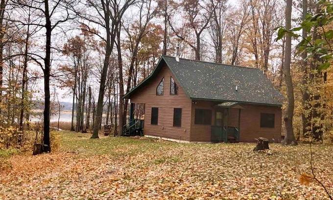 Indian Shores Cabin | Rustic and Cozy Cabin on Big Sandy Lake