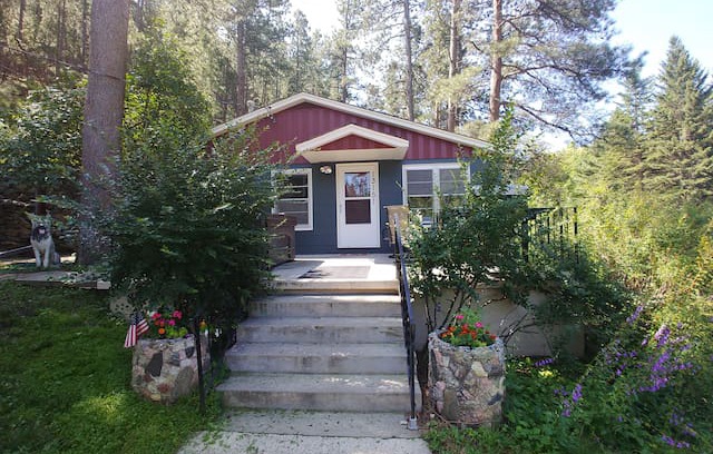 Rapid City Cabin | Hideaway on Bridge Lane