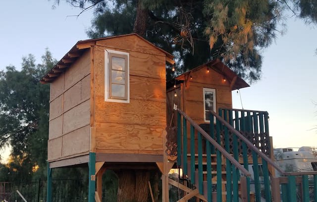Buckeye Other | Cute treehouse with balcony