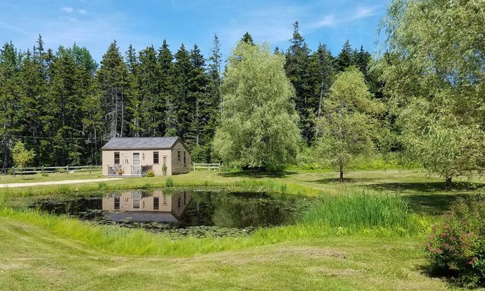 Deer Isle Cabin | Deer Isle cottage near beautiful Sylvester's Cove